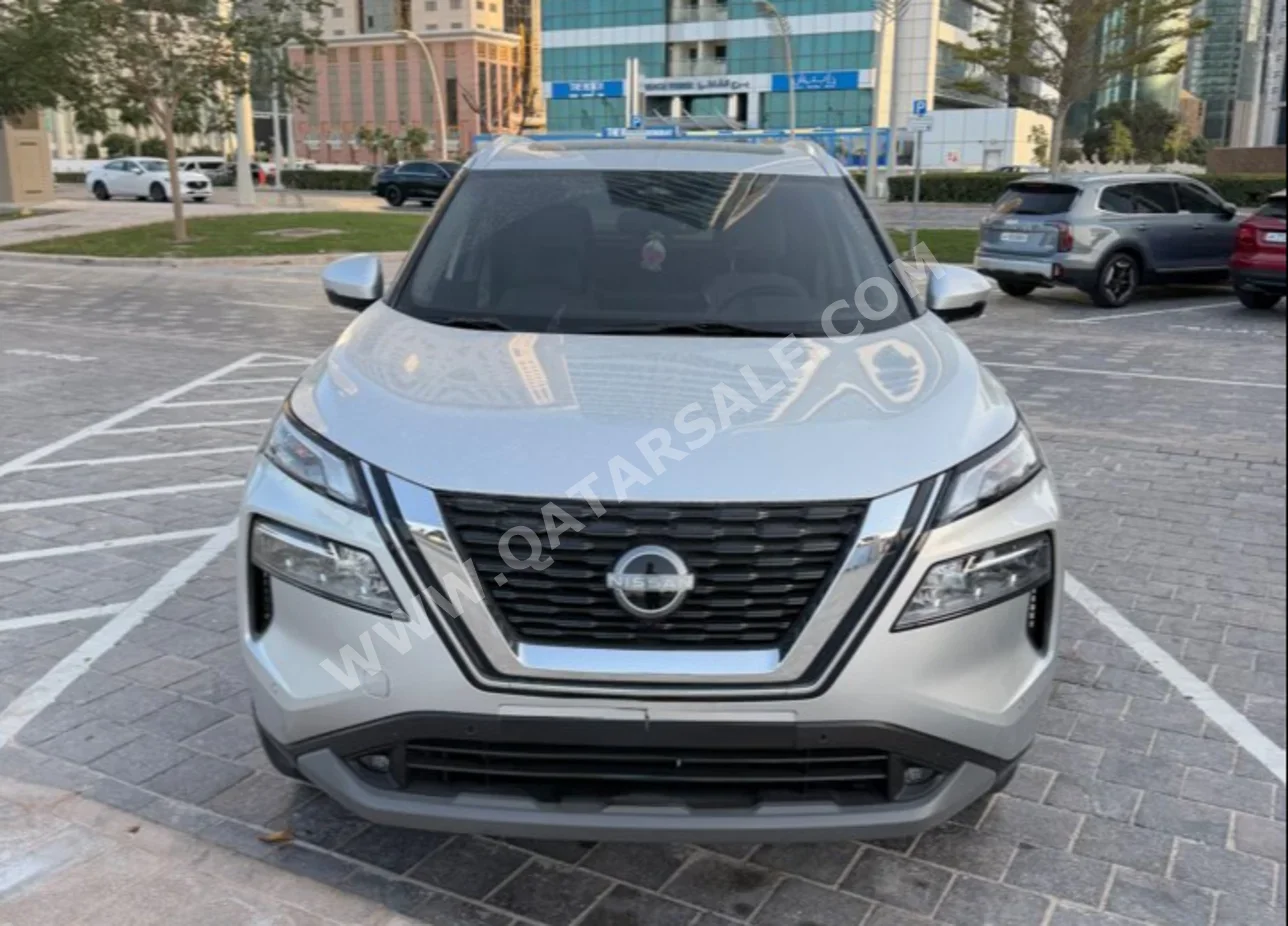 نيسان إكس - ترايل اس في 2023 اوتوماتيك 13,000 كم 4 سلندر دفع رباعي اس يو في رمادي