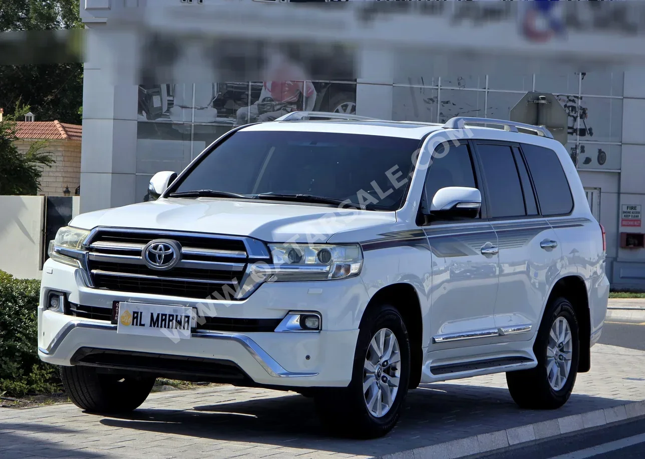 تويوتا  لاند كروزر  جي اكس ار  2016  اوتوماتيك  192,000 كم  8 سلندر  دفع رباعي  اس يو في  أبيض
