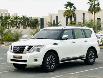 نيسان  باترول  اس اي بلاتينيوم  2015  اوتوماتيك  259,000 كم  8 سلندر  دفع رباعي  اس يو في  أبيض