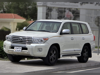 تويوتا  لاند كروزر  جي اكس ار  2015  اوتوماتيك  280,000 كم  8 سلندر  دفع رباعي  اس يو في  أبيض