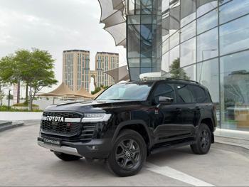 Toyota  Land Cruiser  GR Sport Twin Turbo  2025  Automatic  8,000 Km  6 Cylinder  Four Wheel Drive (4WD)  SUV  Black  With Warranty