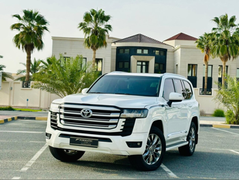 تويوتا  لاند كروزر  جي اكس ار توين توربو  2023  اوتوماتيك  80,000 كم  6 سلندر  دفع رباعي  اس يو في  أبيض  تحت الضمان