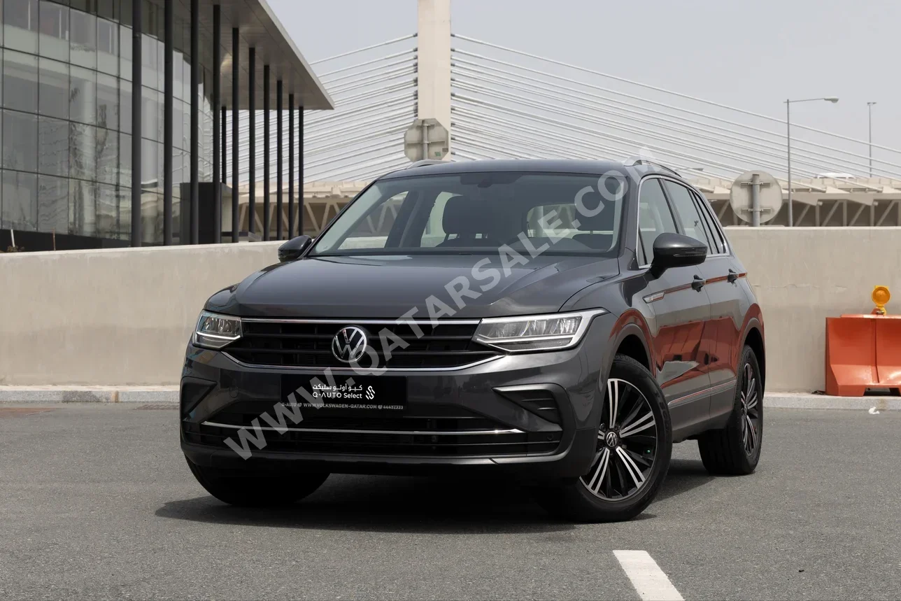 فوكس واغن  تيغوان  2023  اوتوماتيك  9,735 كم  4 سلندر  دفع رباعي  اس يو في  رمادي غامق  تحت الضمان