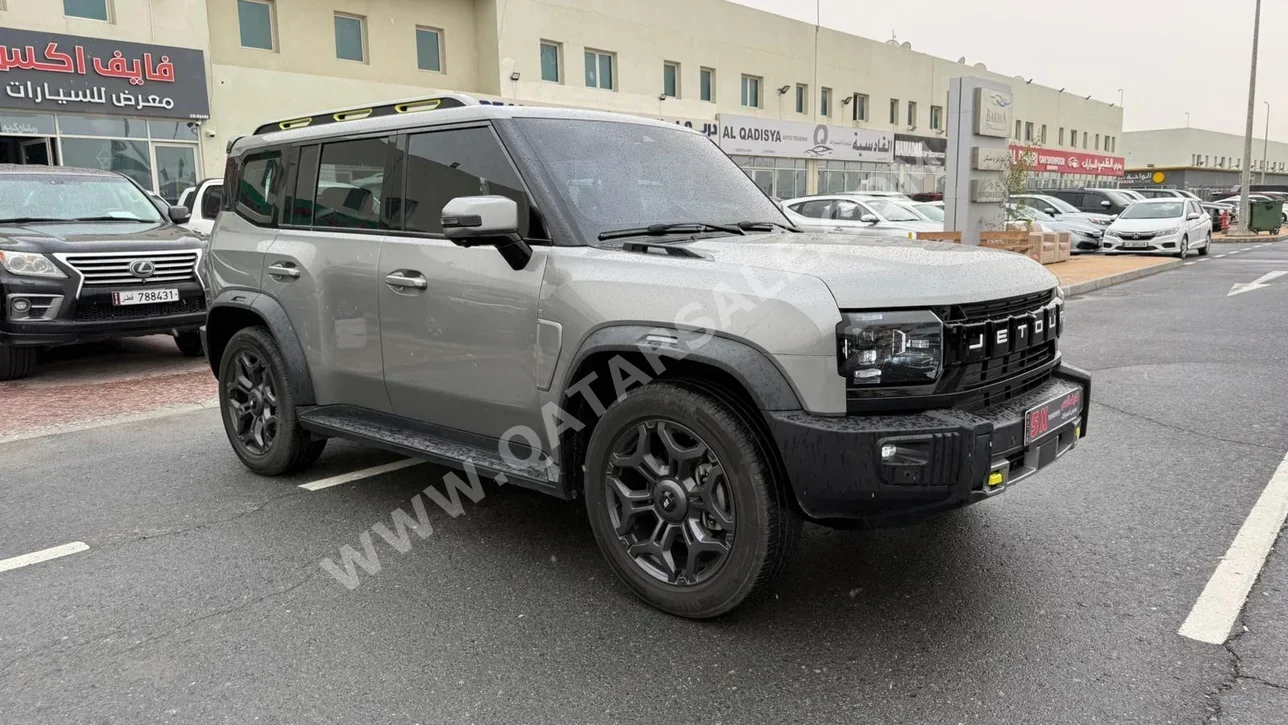 جيتور تي 2 لكجري 2025 اوتوماتيك 47,000 كم 4 سلندر دفع رباعي اس يو في رمادي تحت الضمان