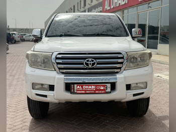 تويوتا  لاند كروزر  في اكس ار  2011  اوتوماتيك  504,000 كم  8 سلندر  دفع رباعي  اس يو في  أبيض