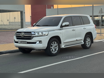 تويوتا  لاند كروزر  في اكس ار  2019  اوتوماتيك  225,000 كم  8 سلندر  دفع رباعي  اس يو في  أبيض