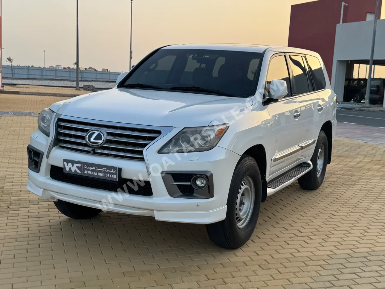 لكزس ال اكس 570 2010 اوتوماتيك 600,000 كم 8 سلندر دفع رباعي اس يو في أبيض