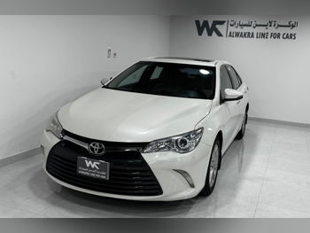 تويوتا  كامري  جي ال اي  2016  اوتوماتيك  310,000 كم  4 سلندر  سحب امامي  سيدان  أبيض
