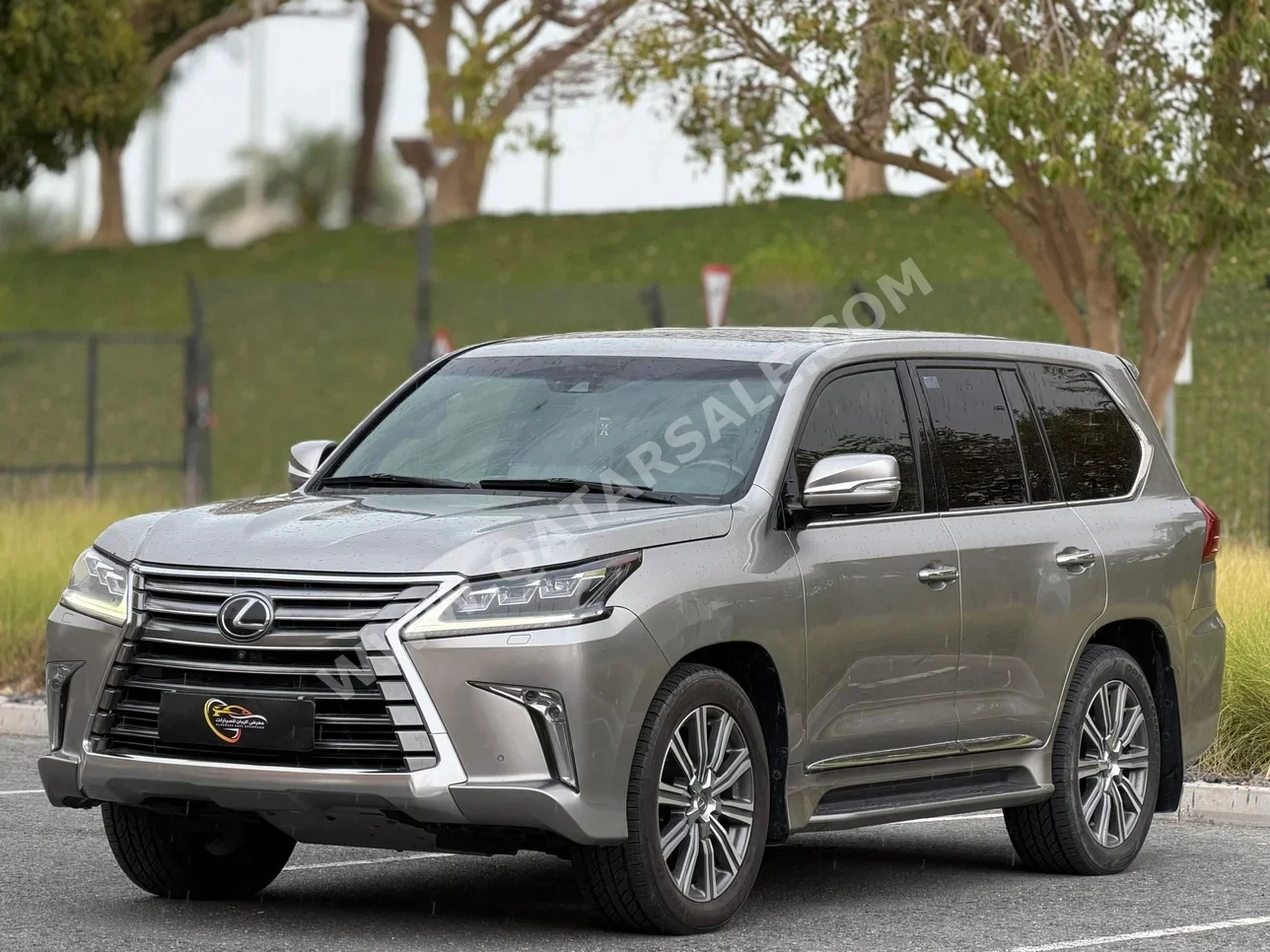 لكزس  ال اكس  570  2017  اوتوماتيك  140,000 كم  8 سلندر  دفع رباعي  اس يو في  رمادي