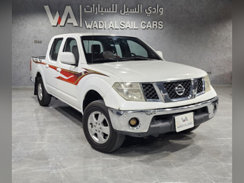 نيسان  نافارا  أس اي  2015  اوتوماتيك  198,000 كم  4 سلندر  دفع خلفي  بيكب  أبيض