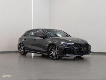 اودي  أر أس  3  2026  اوتوماتيك  650 كم  5 سلندر  دفع كلي مستمر  هاتشباك  رمادي  تحت الضمان