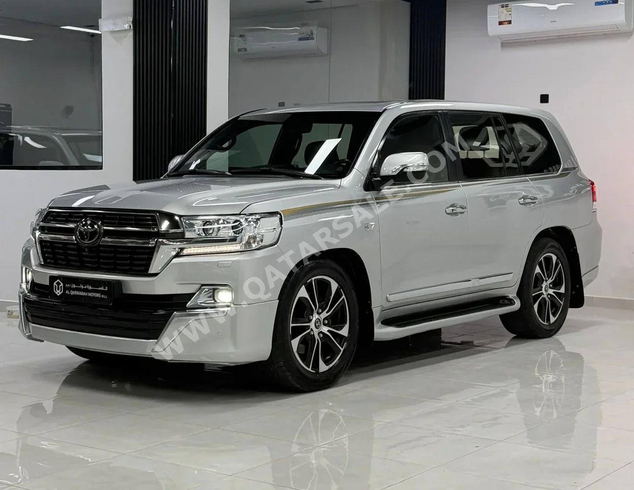 تويوتا  لاند كروزر  في اكس ار  2021  اوتوماتيك  313,000 كم  8 سلندر  دفع رباعي  اس يو في  فضي