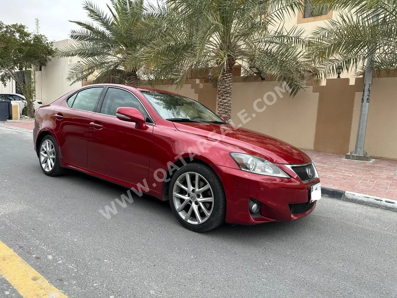 لكزس  اي اس  250  2011  اوتوماتيك  212,500 كم  6 سلندر  دفع خلفي  سيدان  أحمر