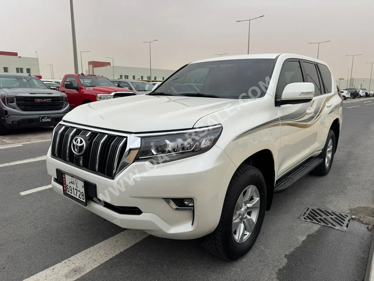 تويوتا  برادو  تي اكس ال  2022  اوتوماتيك  93,000 كم  4 سلندر  دفع رباعي  اس يو في  أبيض