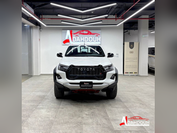 تويوتا  هاي لوكس  جي ار سبورت  2025  اوتوماتيك  0 كم  6 سلندر  دفع رباعي  بيكب  أبيض  تحت الضمان