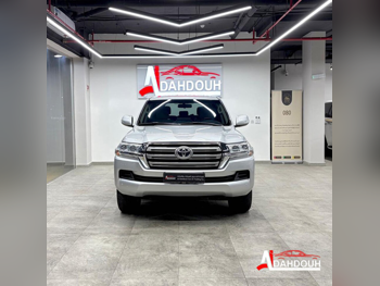 تويوتا  لاند كروزر  جي اكس ار  2019  اوتوماتيك  278,000 كم  6 سلندر  دفع رباعي  اس يو في  فضي