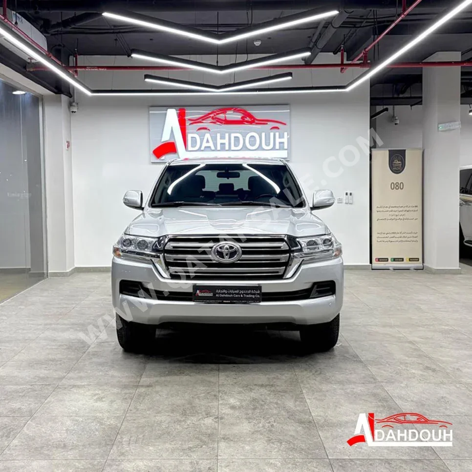 تويوتا  لاند كروزر  جي اكس ار  2019  اوتوماتيك  278,000 كم  6 سلندر  دفع رباعي  اس يو في  فضي