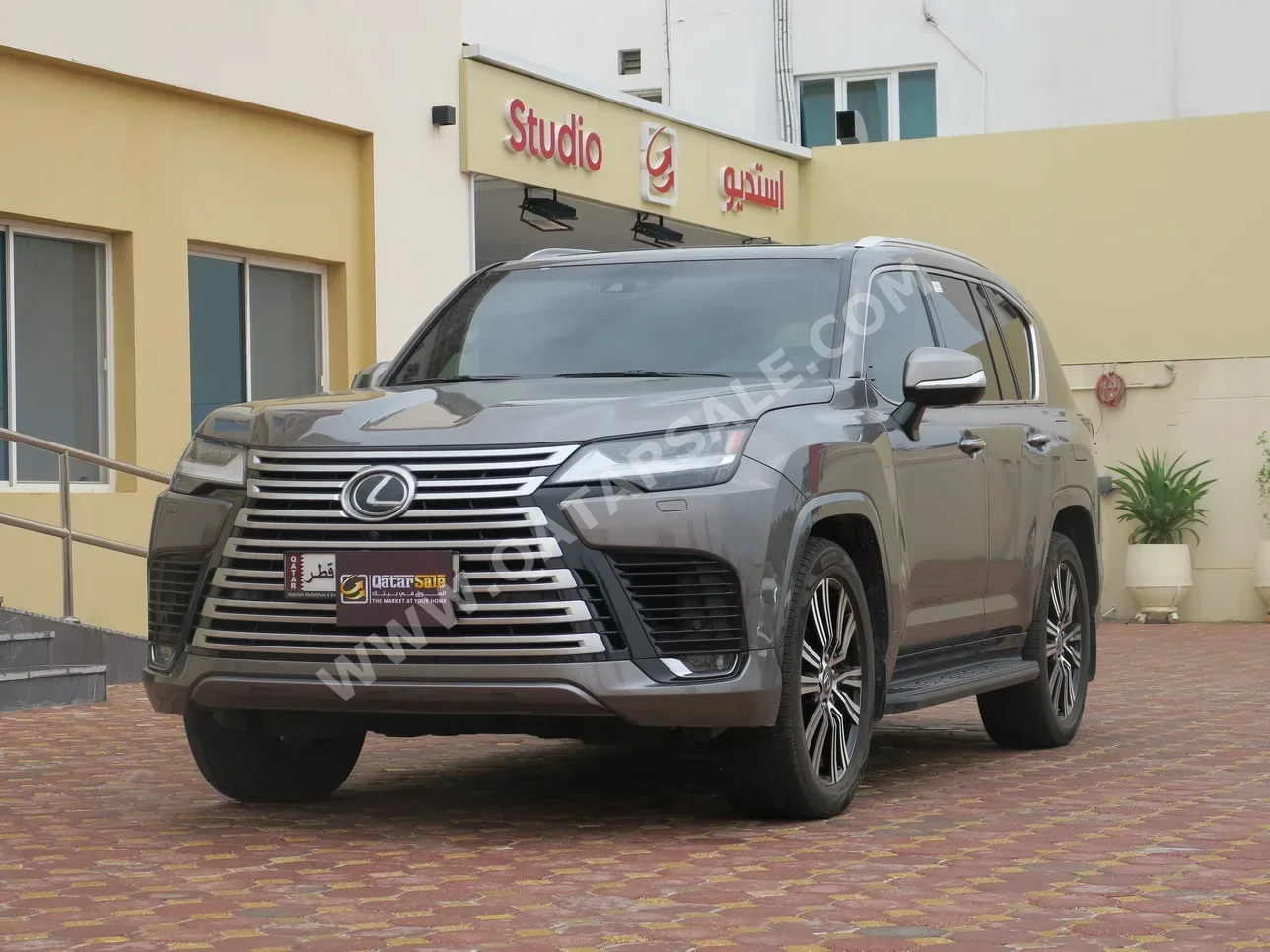 لكزس  ال اكس  600  2023  اوتوماتيك  71,000 كم  6 سلندر  دفع رباعي  اس يو في  رمادي  تحت الضمان