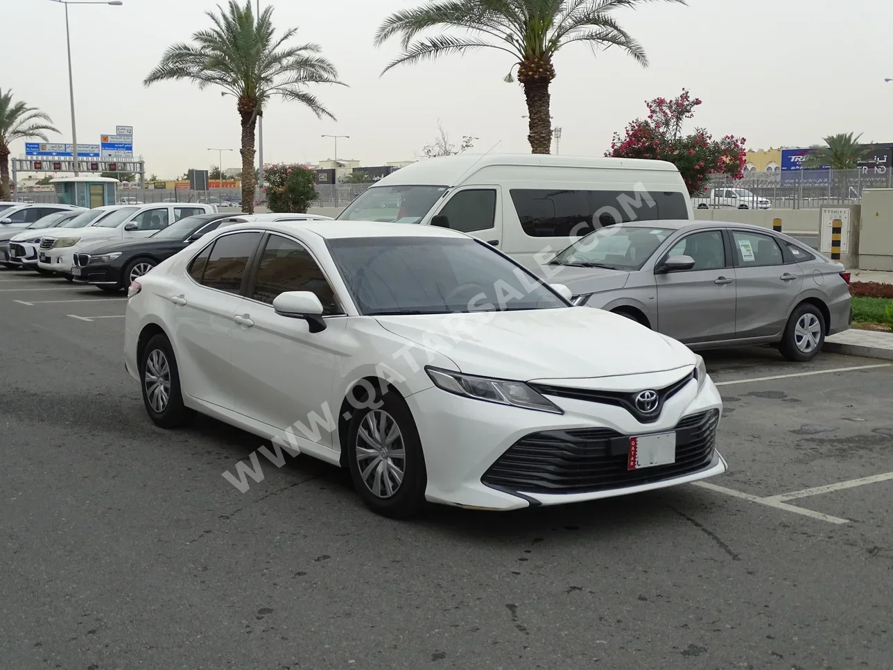 تويوتا  كامري  أل اي  2019  اوتوماتيك  147,000 كم  4 سلندر  سحب امامي  سيدان  أبيض
