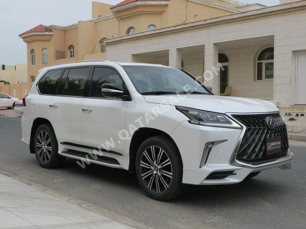 لكزس  ال اكس  570 اس  2018  اوتوماتيك  172,000 كم  8 سلندر  دفع رباعي  اس يو في  أبيض