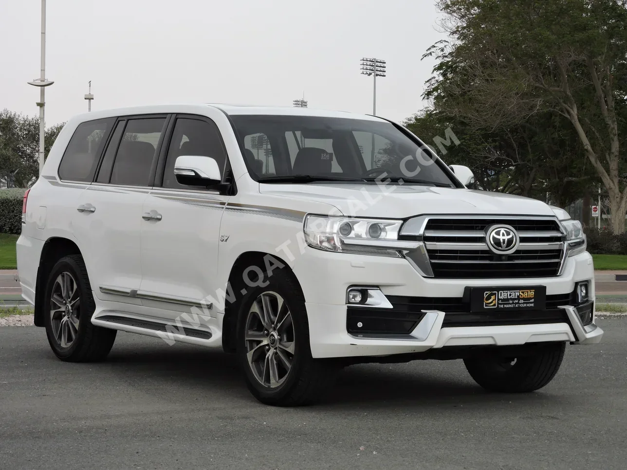 تويوتا  لاند كروزر  في اكس ار  2020  اوتوماتيك  220,000 كم  8 سلندر  دفع رباعي  اس يو في  أبيض