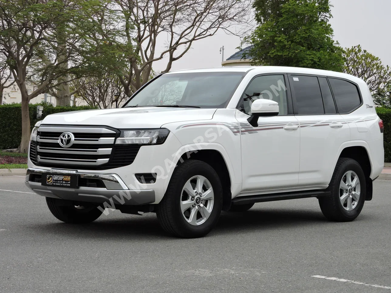 تويوتا  لاند كروزر  جي اكس ار  2022  اوتوماتيك  110,000 كم  6 سلندر  دفع رباعي  اس يو في  أبيض