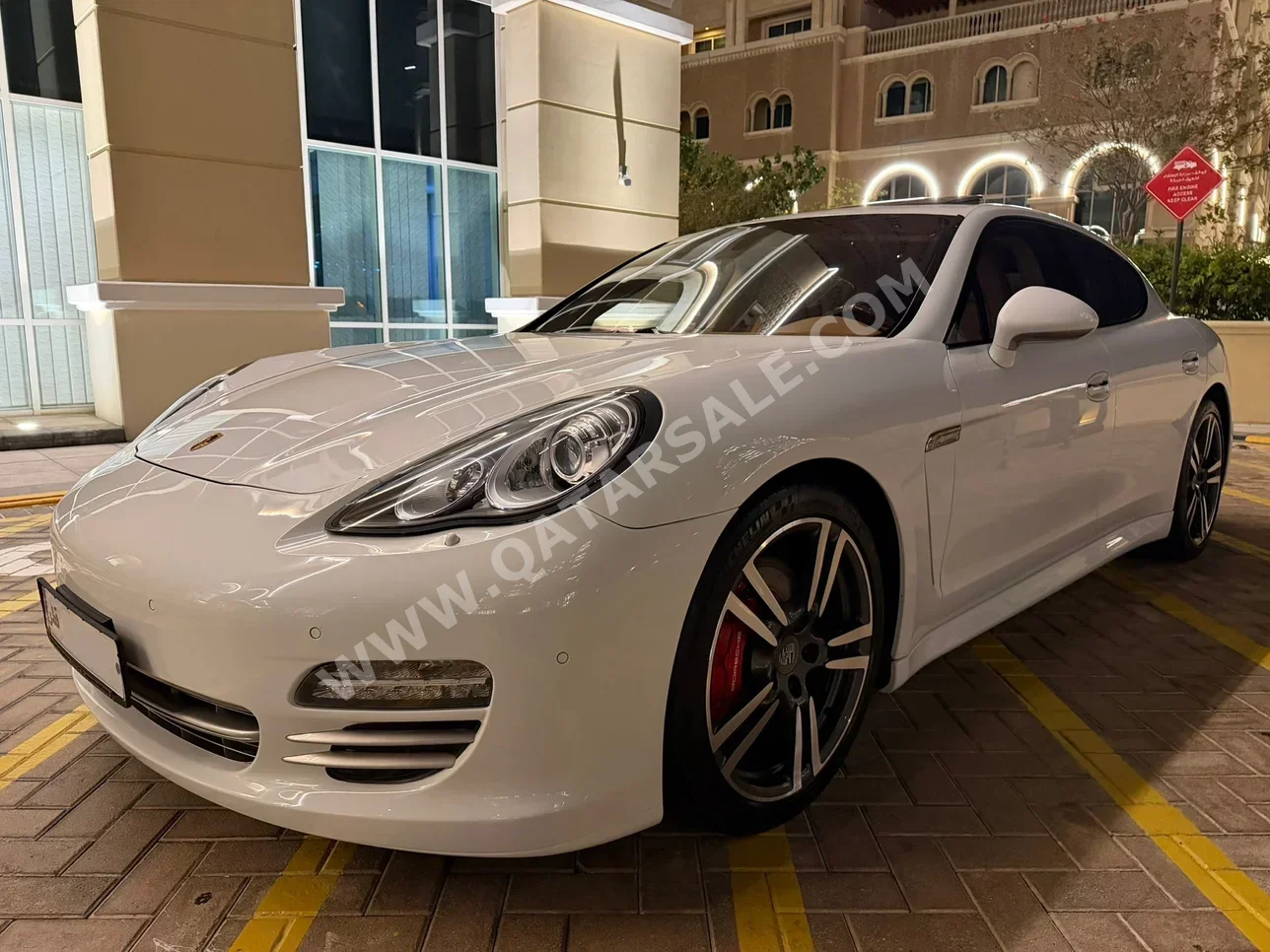 بورش  بانميرا  2013  اوتوماتيك  37,000 كم  6 سلندر  دفع خلفي  سيدان  أبيض