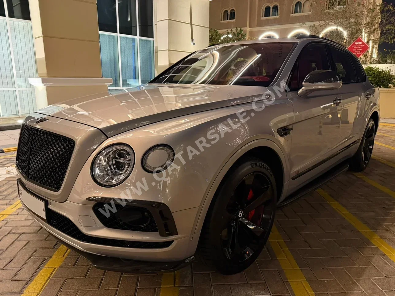 بنتلي  بينتايجا  فيرست اديشن  2017  اوتوماتيك  67,000 كم  12 سلندر  دفع رباعي  اس يو في  فضي