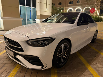 مرسيدس - بنز  سي - كلاس  200 اي ام جي  2022  اوتوماتيك  85,000 كم  4 سلندر  دفع خلفي  سيدان  أبيض