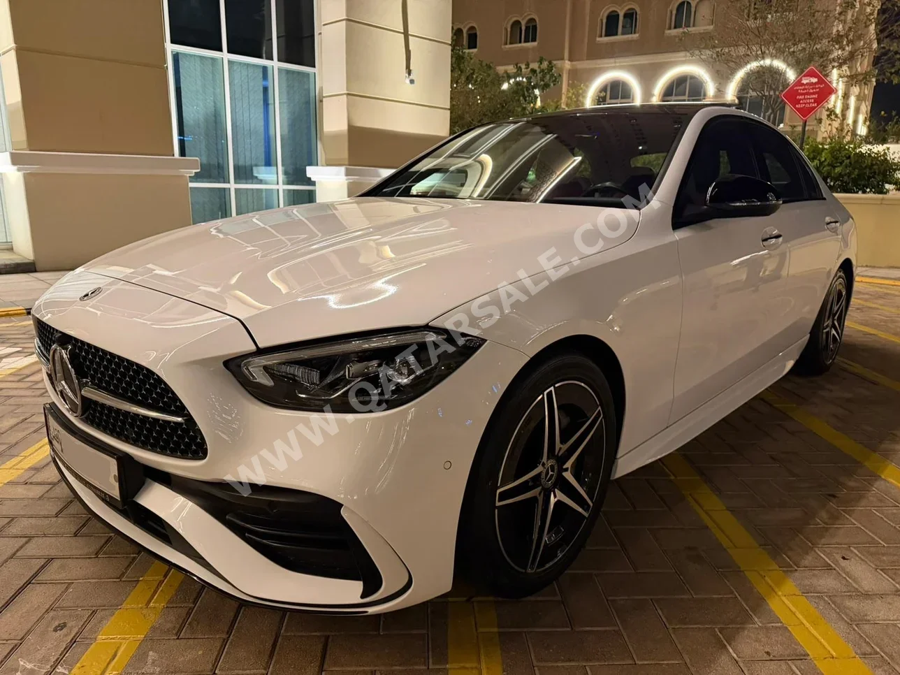 مرسيدس - بنز  سي - كلاس  200 اي ام جي  2022  اوتوماتيك  85,000 كم  4 سلندر  دفع خلفي  سيدان  أبيض