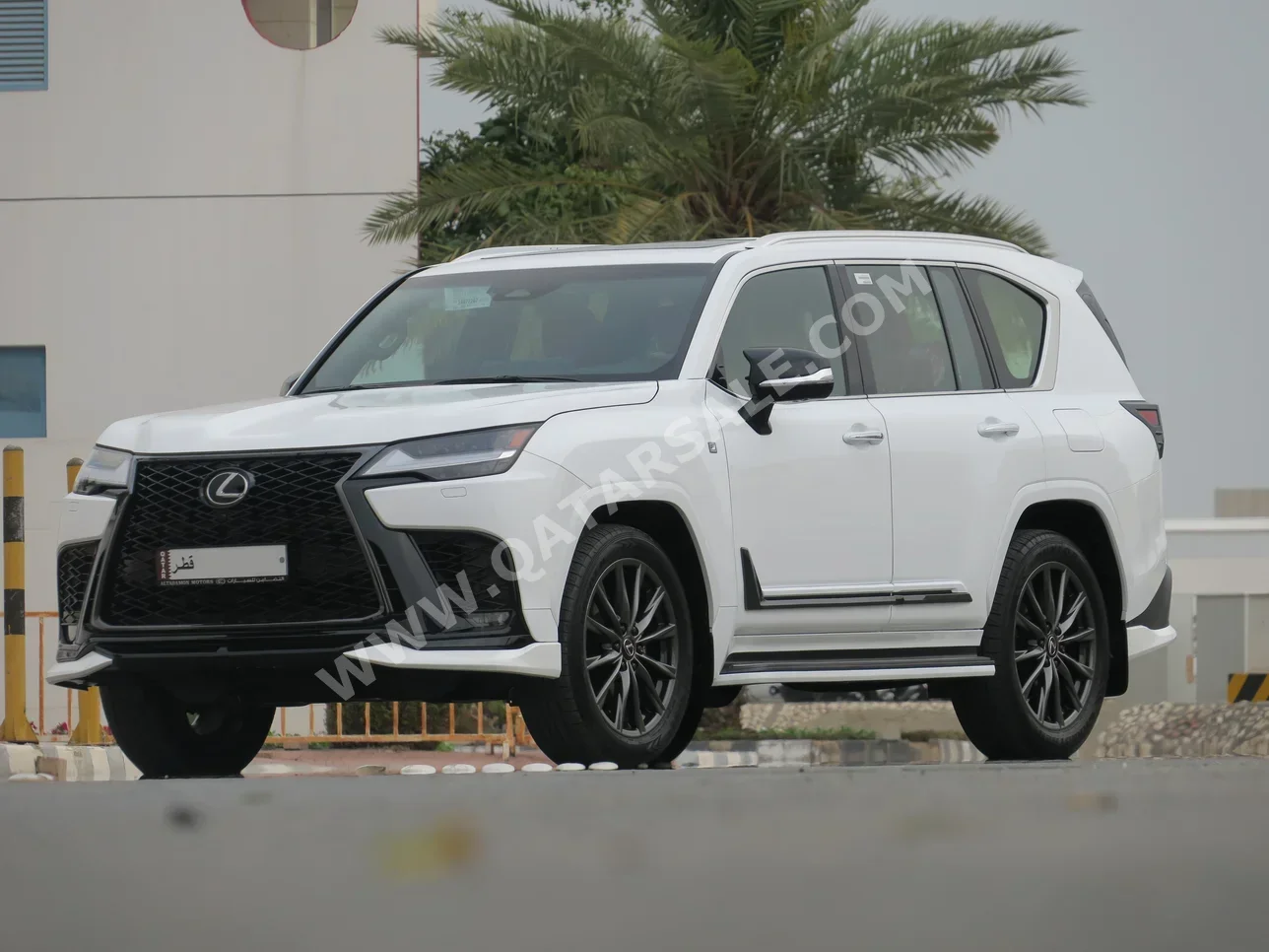 لكزس  ال اكس  600 اف سبورت  2025  اوتوماتيك  16,000 كم  6 سلندر  دفع رباعي  اس يو في  أبيض  تحت الضمان
