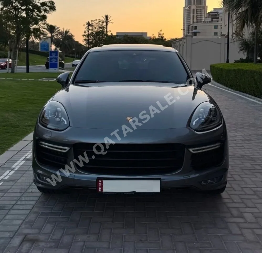 بورش  كيان  جي تي اس  2016  تبترونك  90,000 كم  6 سلندر  دفع رباعي  اس يو في  رمادي