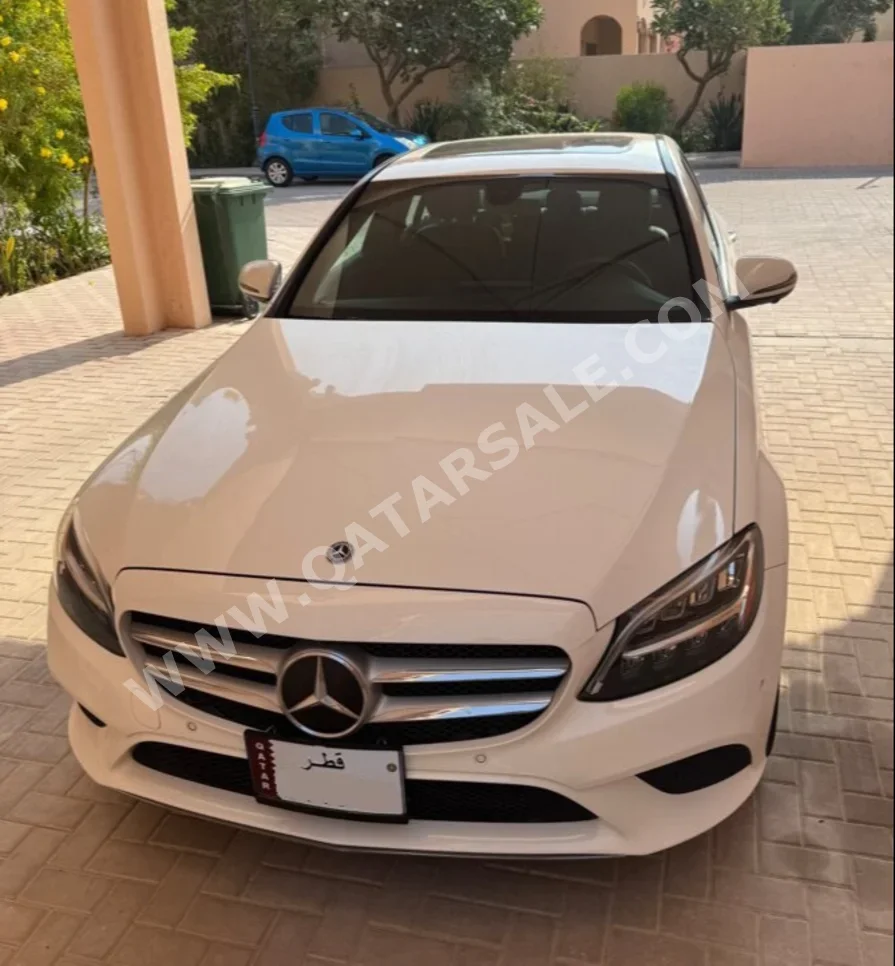 مرسيدس - بنز  سي - كلاس  300  2021  اوتوماتيك  165,000 كم  4 سلندر  دفع خلفي  سيدان  أبيض