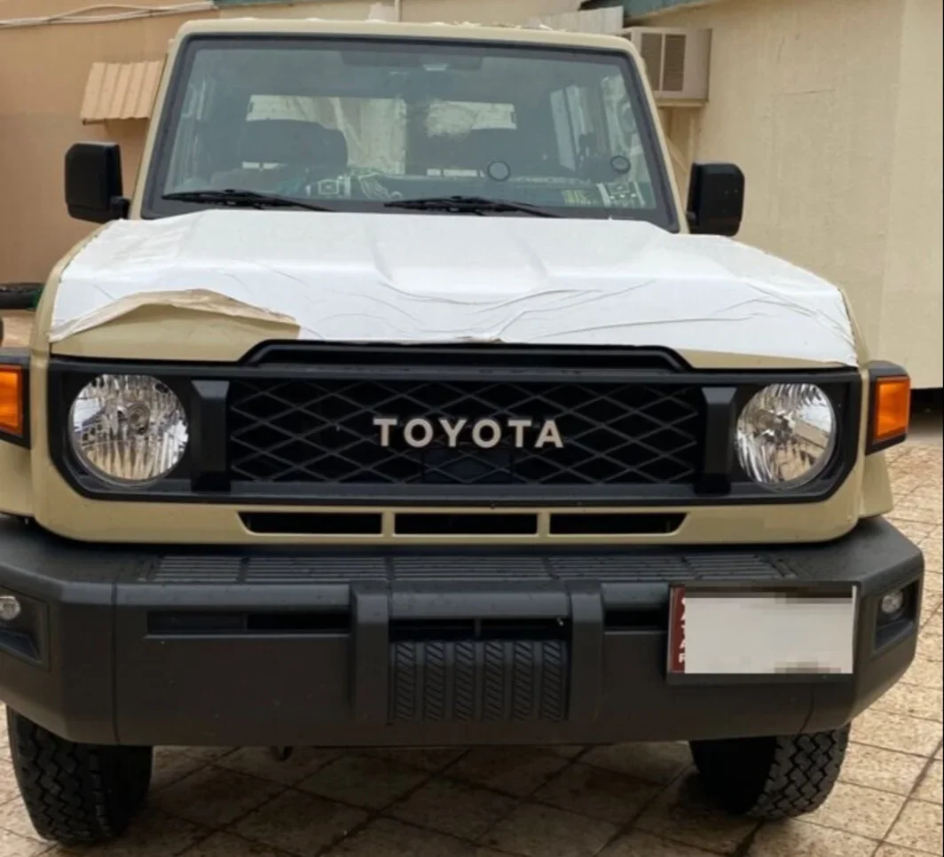 تويوتا  لاند كروزر  هارد توب  2024  عادي  8,000 كم  6 سلندر  دفع رباعي  اس يو في  بيج  تحت الضمان
