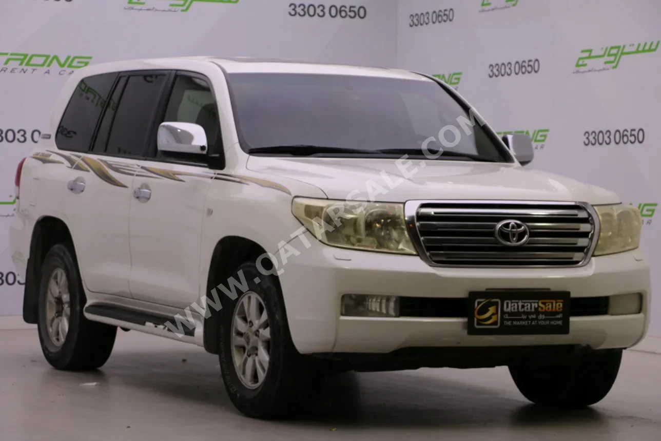 تويوتا  لاند كروزر  جي اكس ار  2011  اوتوماتيك  464,500 كم  8 سلندر  دفع رباعي  اس يو في  أبيض