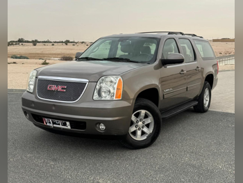 GMC  Yukon  XL  2013  Automatic  204,000 Km  8 Cylinder  Four Wheel Drive (4WD)  SUV  Brown
