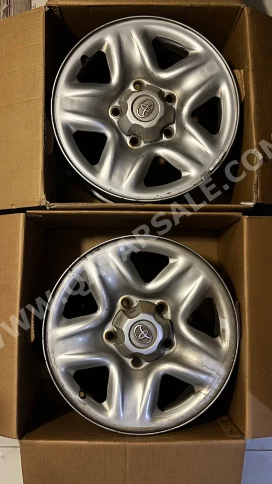 رنقات العجلات تويوتا  الألومنيوم \  17 بوصة  فضي  2018  4  6  مع التسليم