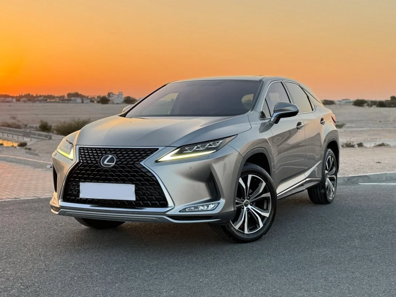 لكزس  ار اكس  350  2020  اوتوماتيك  83,000 كم  6 سلندر  دفع رباعي  اس يو في  سونيك تايتينيم