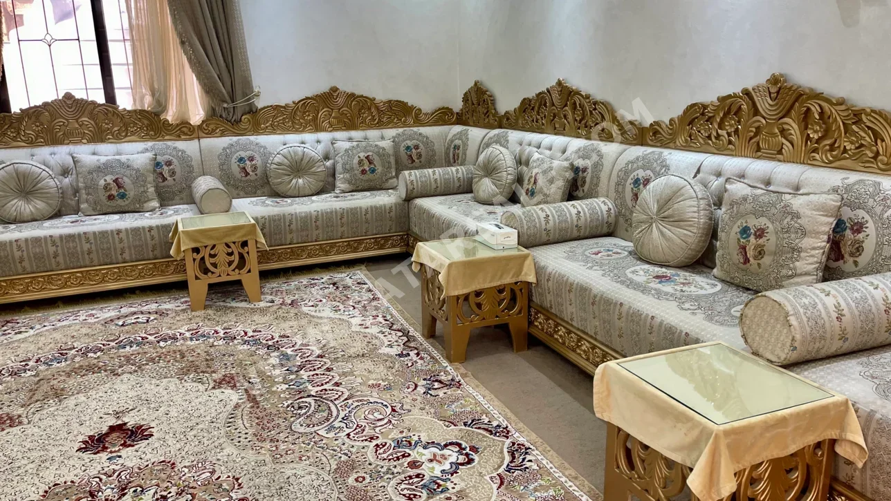 Sofas, Couches & Chairs 2-Seat Sofa