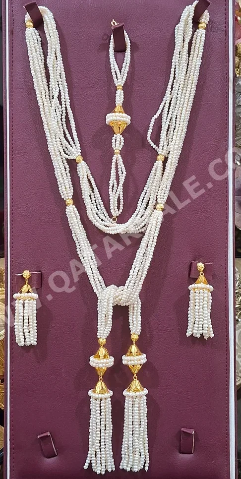 الذهب طقم  البحرين  نسائي  حسب القطعة ( ديزاينرز)  24.8 غرام  طبيعة  ذهب أصفر  عيار 21