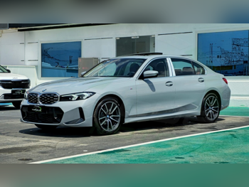 بي ام دبليو  الفئة - الثالثة  325i  2026  اوتوماتيك  0 كم  4 سلندر  دفع خلفي  سيدان  رمادي