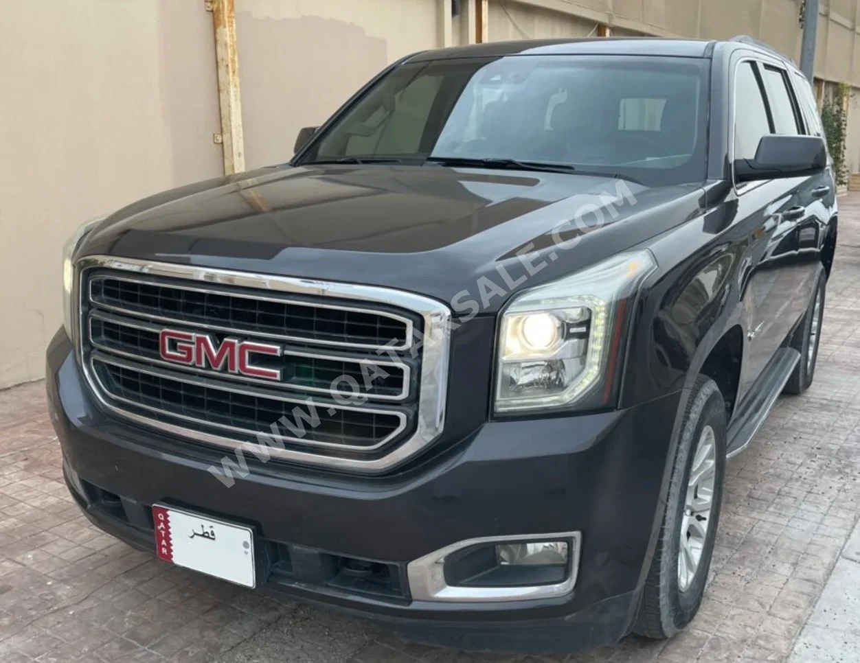 GMC  Yukon  2015  Automatic  161,272 Km  8 Cylinder  Four Wheel Drive (4WD)  SUV  Gray