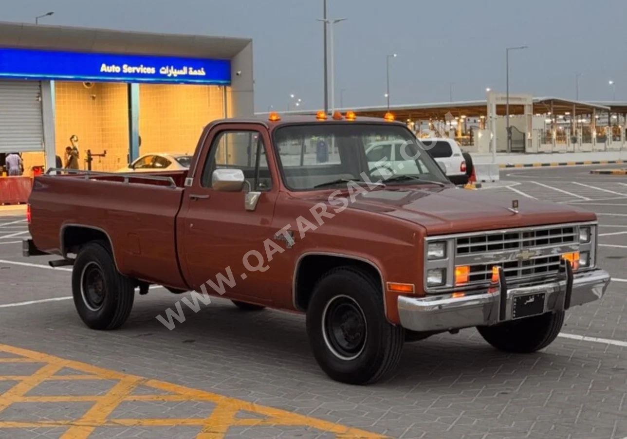 شفروليه  454  1983  عادي  199,999 كم  8 سلندر  دفع خلفي  بيكب  بني