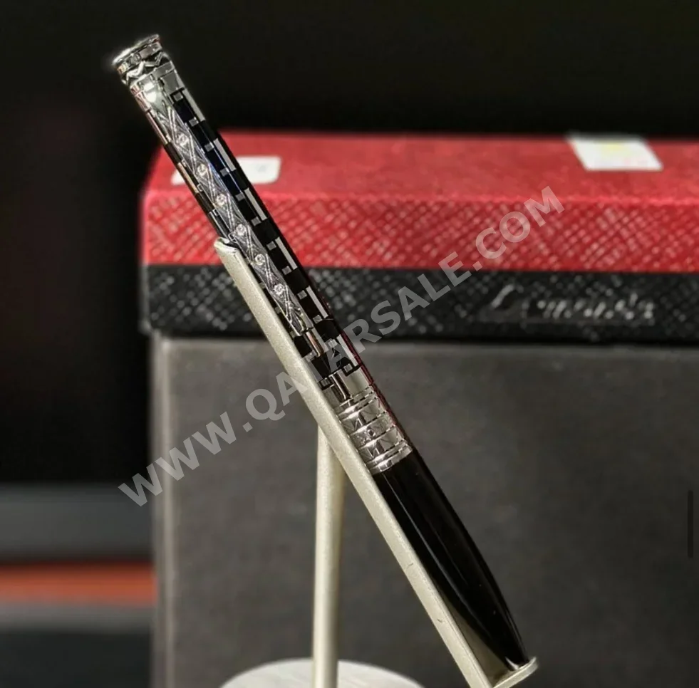 أبيض و أسود -  سنة 2024