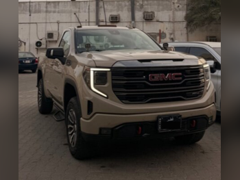 جي ام سي  سييرا  اي تي 4  2022  اوتوماتيك  138,500 كم  8 سلندر  دفع رباعي  بيكب  بيج