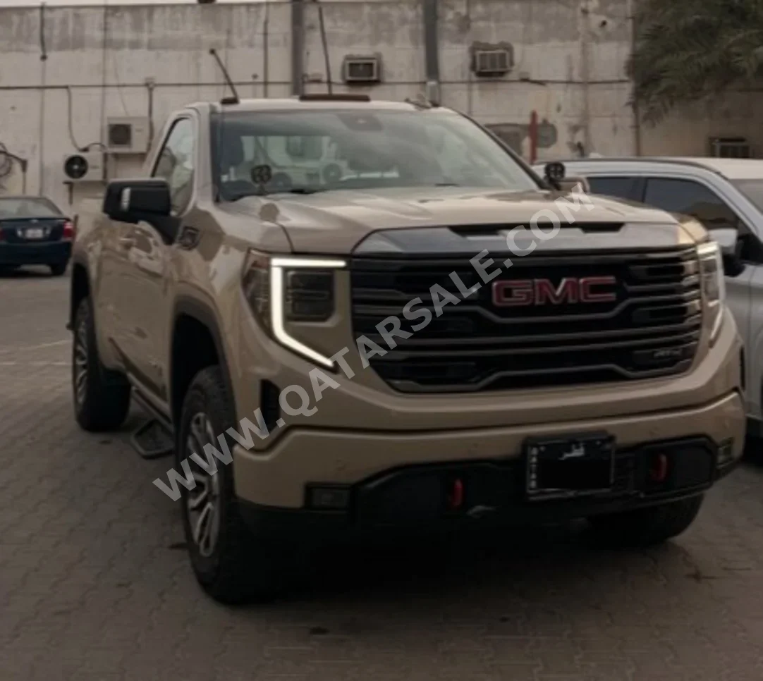 جي ام سي  سييرا  اي تي 4  2022  اوتوماتيك  138,500 كم  8 سلندر  دفع رباعي  بيكب  بيج