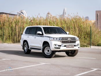 تويوتا  لاند كروزر  جي اكس  2011  اوتوماتيك  366,000 كم  6 سلندر  دفع رباعي  اس يو في  أبيض