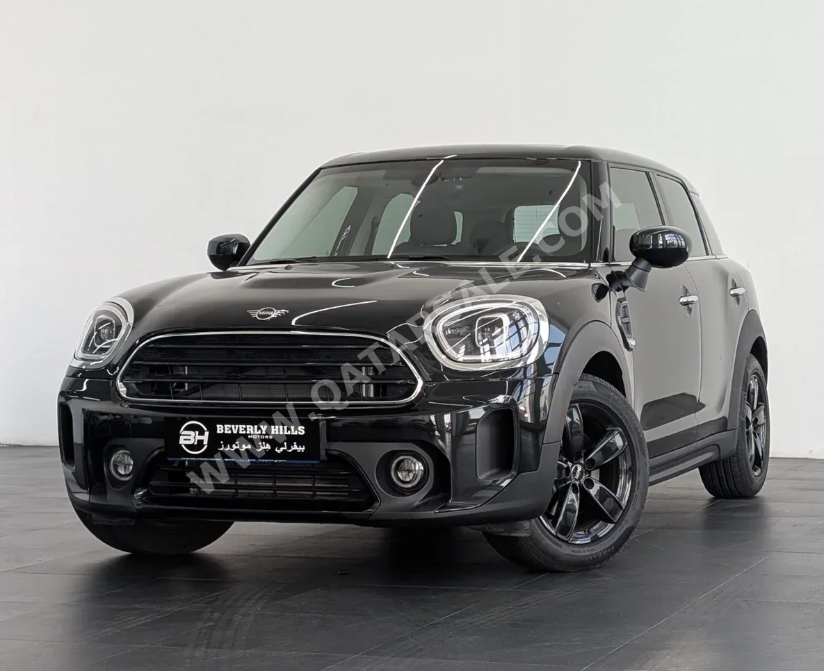 Mini Cooper CountryMan 2023 Automatic 33,500 Km 4 Cylinder Rear Wheel Drive (RWD) Hatchback Black With Warranty