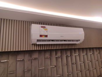 مكيفات الهواء جريي  يشمل التحكم عن بعد  ضمان  مع التسليم  مع التركيب