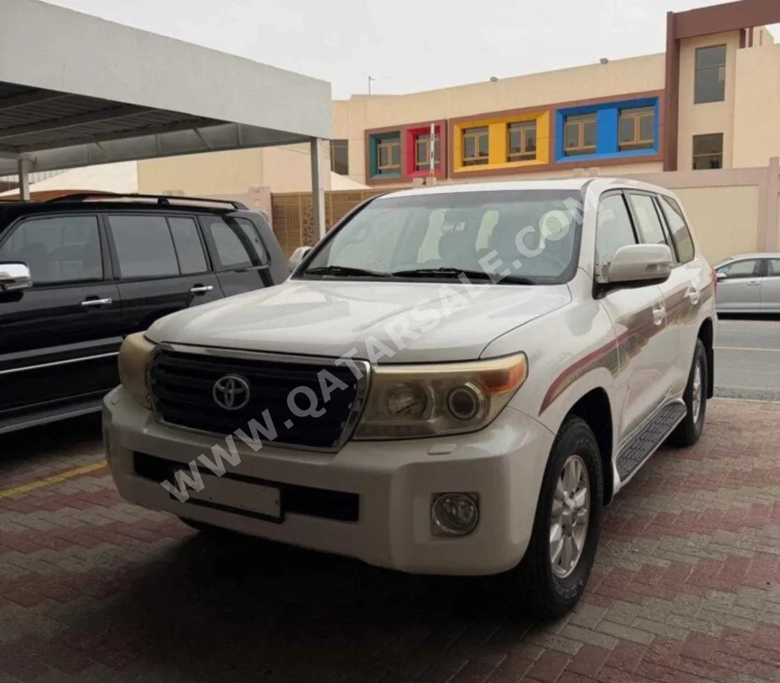 Toyota  Land Cruiser  GXR  2013  Automatic  97,300 Km  6 Cylinder  Four Wheel Drive (4WD)  SUV  White